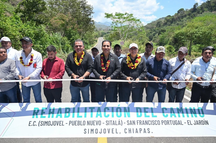 Eduardo Ramírez avanza en la rehabilitación de caminos en municipios de Chiapas