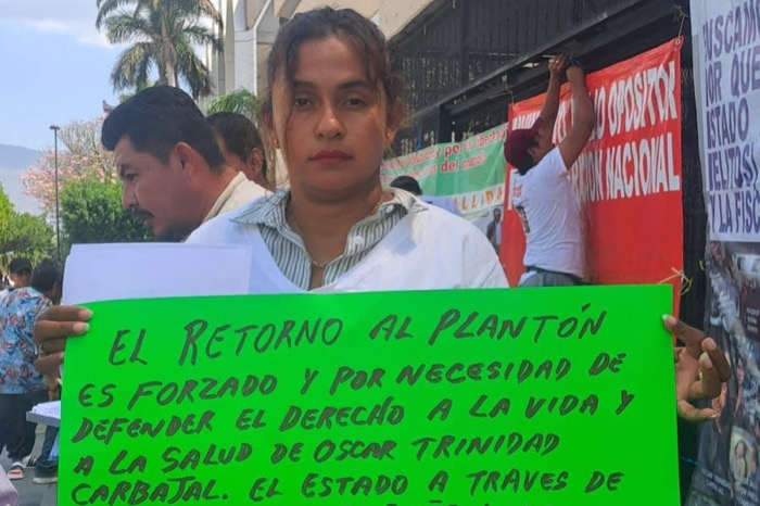 Reinstalan plantón frente a Sede de Gobierno en Tuxtla