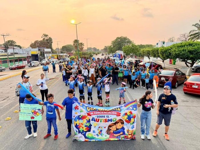 Nayade Escobar, presente y cercana en la “Tarde Azul por el Autismo” en Tonalá