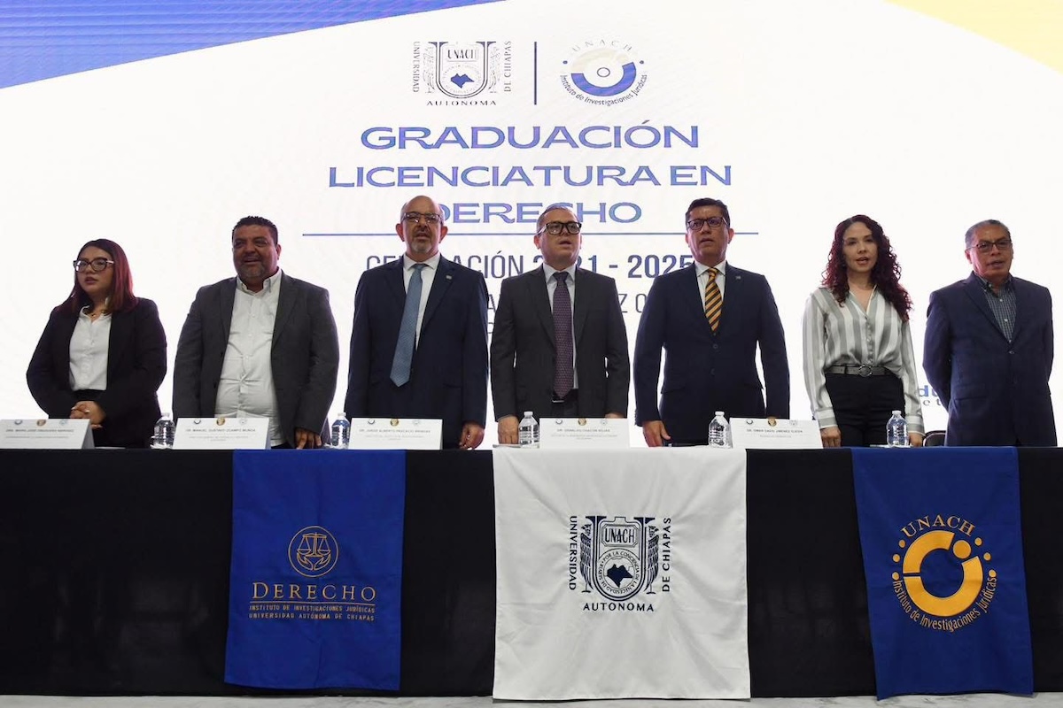 Celebra UNACH graduación de la décima generación de la Licenciatura en Derecho modalidad no escolarizada
