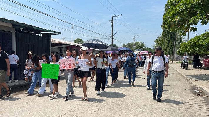 Marchan en Comaltitlán para exigir justicia por estudiante fallecido