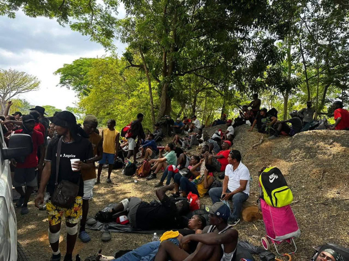 Caravana migrante avanza por la costa y se mantiene en Tonalá