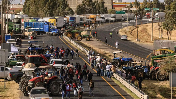 Transportistas y agricultores anuncian paro nacional; prevén bloqueos carreteros el lunes
