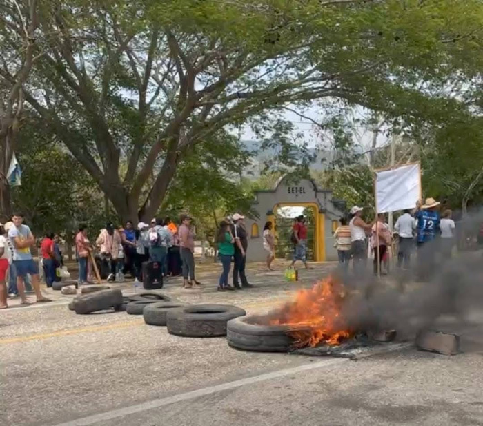 Bloqueos en Jiquipilas por búsqueda de desaparecidos desde hace ocho días
