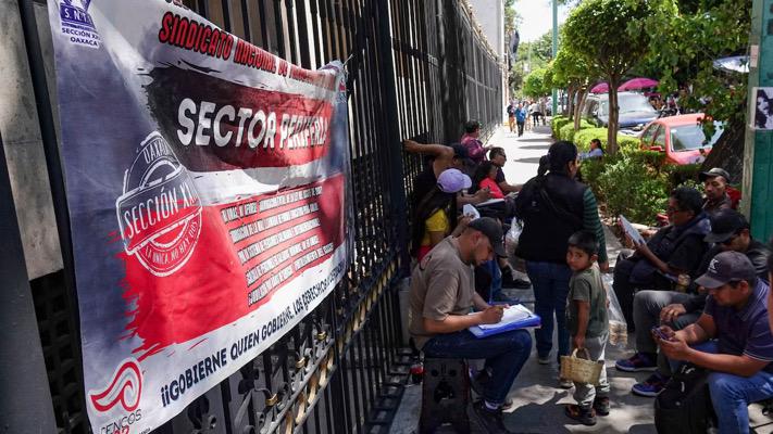 Gobierno busca acuerdo con la CNTE mientras continúan las movilizaciones