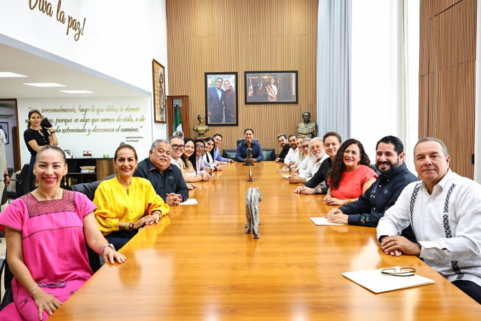 Junto al Gabinete de Educación, Eduardo Ramírez evalúa avances del programa Chiapas Puede