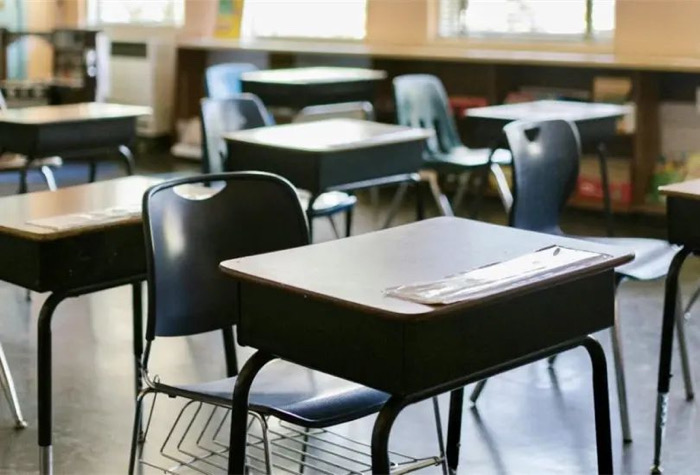 El 5 como castigo; la escuela frente al dilema de reprobar / Sumidero