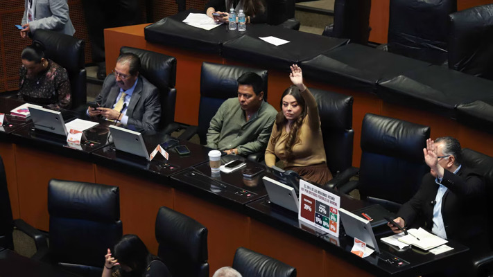 Senado aprueba en comisiones reforma que aplaza elección judicial