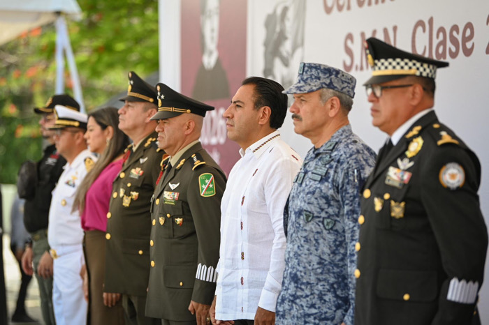 Eduardo Ramírez atestigua Ceremonia de Protesta de Bandera de Soldados del Servicio Militar Nacional