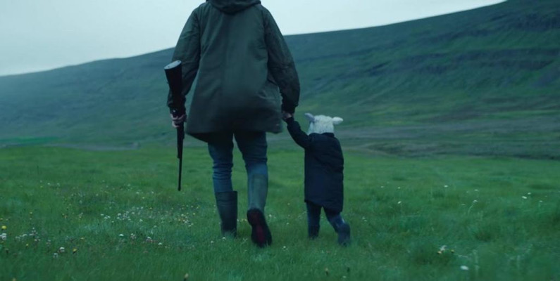 Lamb, ¿qué te hace madre? / La Esquina Rota