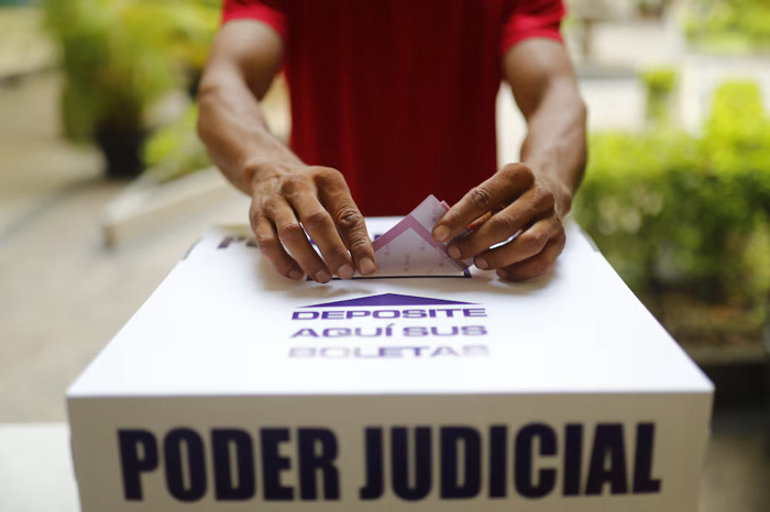 PRI y MC cuestionan ajustes de Morena a la reforma judicial