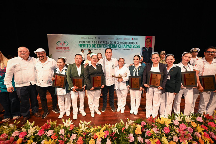 Eduardo Ramírez Aguilar reconoce al personal de enfermería e instala el Comité Estatal de Partería