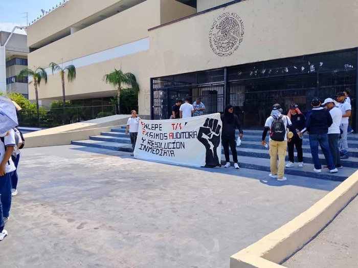Exigen auditoría y transparencia en recursos de escuela normal