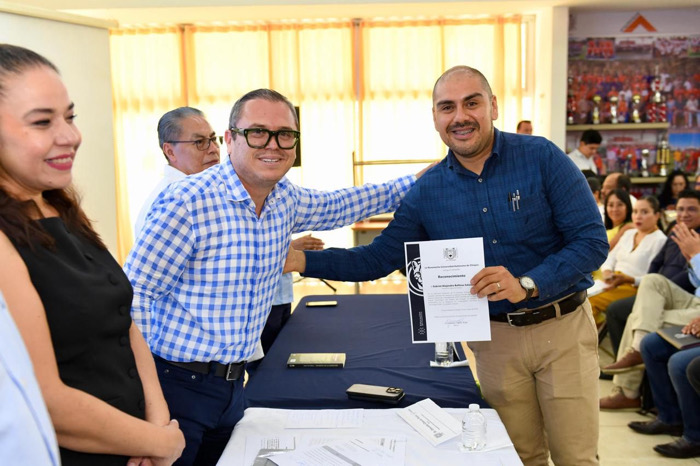 Entregan reconocimientos a 90 docentes de la UNACH acreditados como integrantes del Sistema Estatal de Investigadores