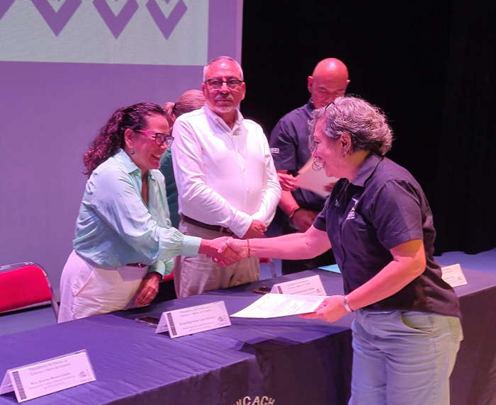Encabeza rectora de UNICACH Fanny López Jiménez, acto de justicia histórica y académica para docentes