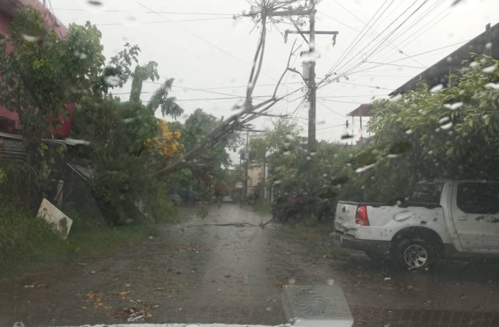Lluvia con granizo y vientos provoca daños materiales en Tapachula