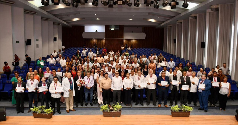Reconoce UNACH a docentes con más de 25 años de servicio en los Campus de Tuxtla Gutiérrez y San Cristóbal de Las Casas