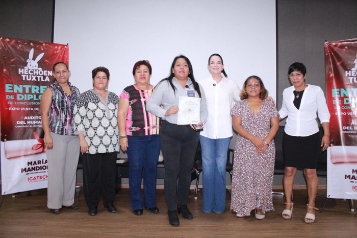 Entregan diplomas a emprendedoras egresadas de los cursos “Hecho en Tuxtla”