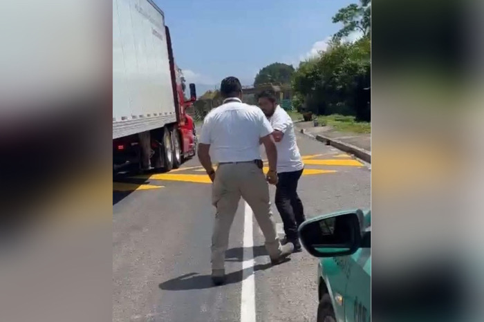 INM cesa a agente por agredir a automovilistas