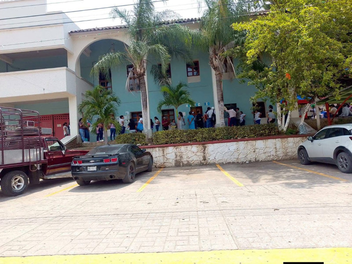 Ingresan a la alcaldía de Copainalá para exigir atención a sus demandas