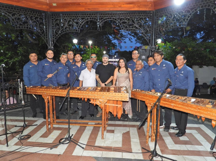 Darío Ripoll destaca la riqueza cultural de Tuxtla desde el Parque de la Marimba
