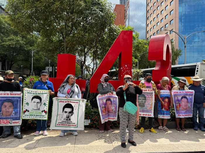 Padres de Ayotzinapa exigen avances en investigaciones tras operativo