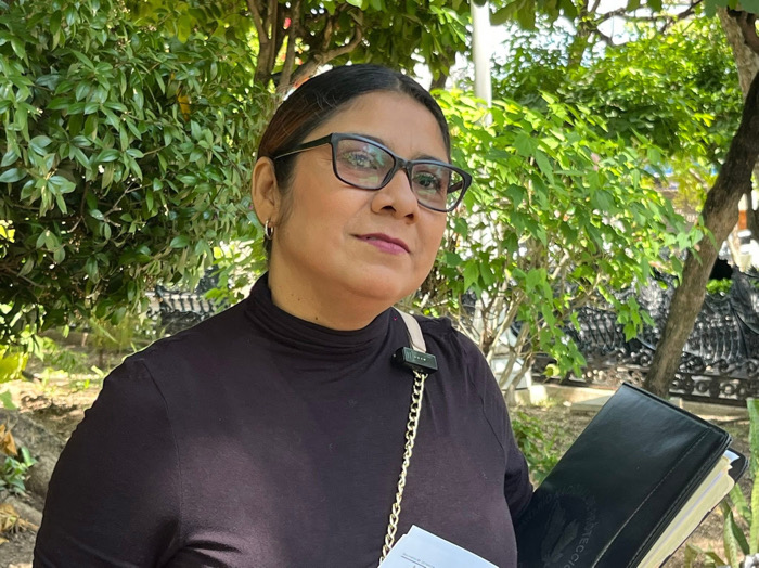 Madre critica cierre de investigación por maltrato a menor en escuela