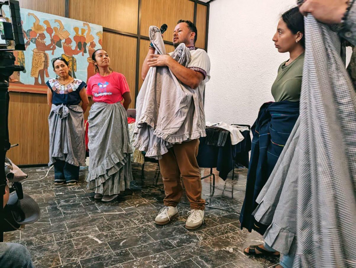 Ponencia aborda la evolución de la vestimenta de la mujer zoque de Tuxtla