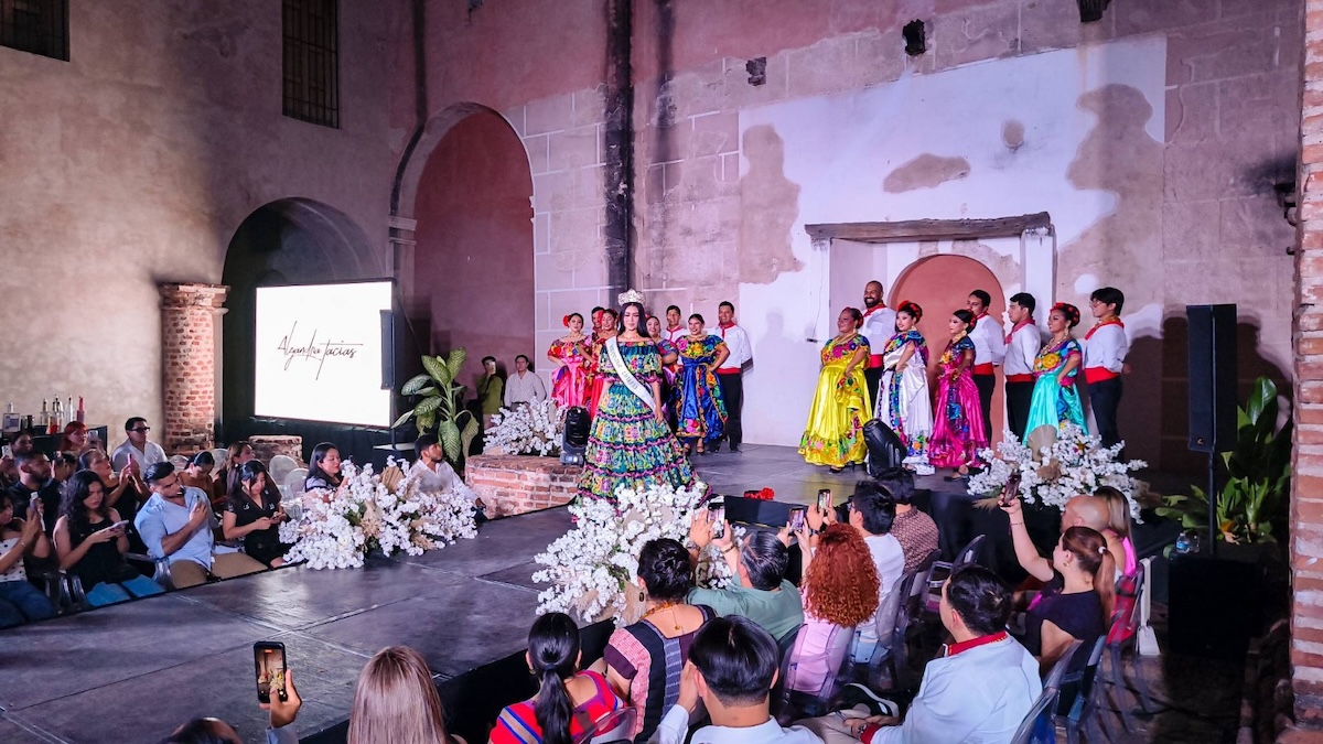 Textiles chiapanecos brillan en pasarela realizada en el Exconvento Santo Domingo