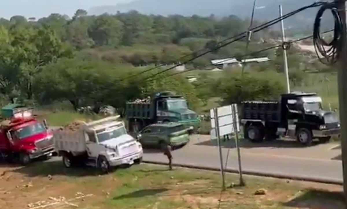 Choferes de volteo denuncian exclusión laboral y amenazas